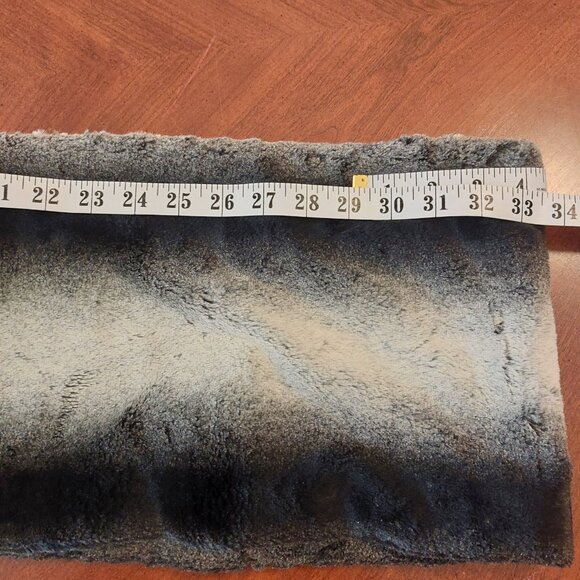 Aritzia Babaton Faux Fur Infinity Scarf - Picture 4 of 5